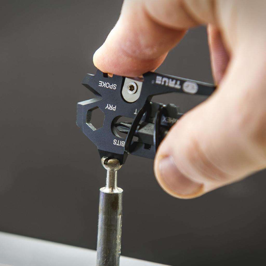 TRUE UTILITY FISHFACE 18 In 1 Key Ring with Carabiner True Utility Fishface Multi-Tool