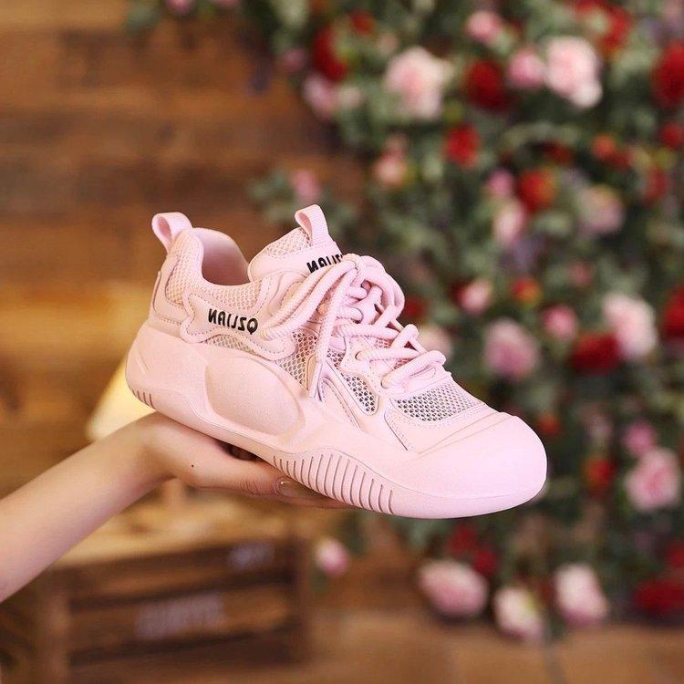 Женские модные кроссовки из дышащей сетки на толстой подошве, маленькие белые туфли, весна 2025, новые легкие кроссовки для бега на мягкой подошве