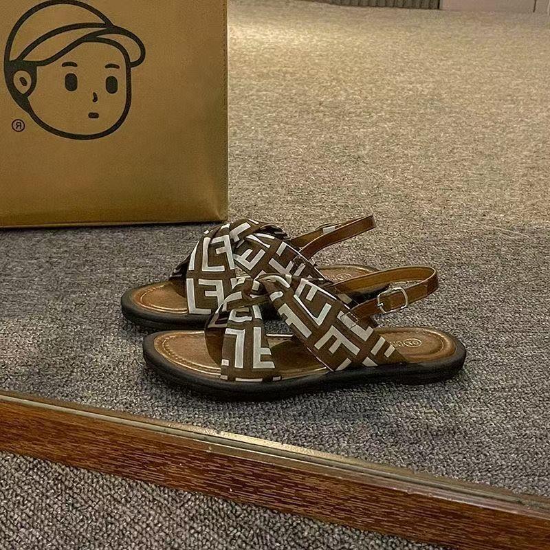 Summer breathable ins versatile high-value beach shoes 2025 new shoes women's Korean version fashion sandals women's outer wear