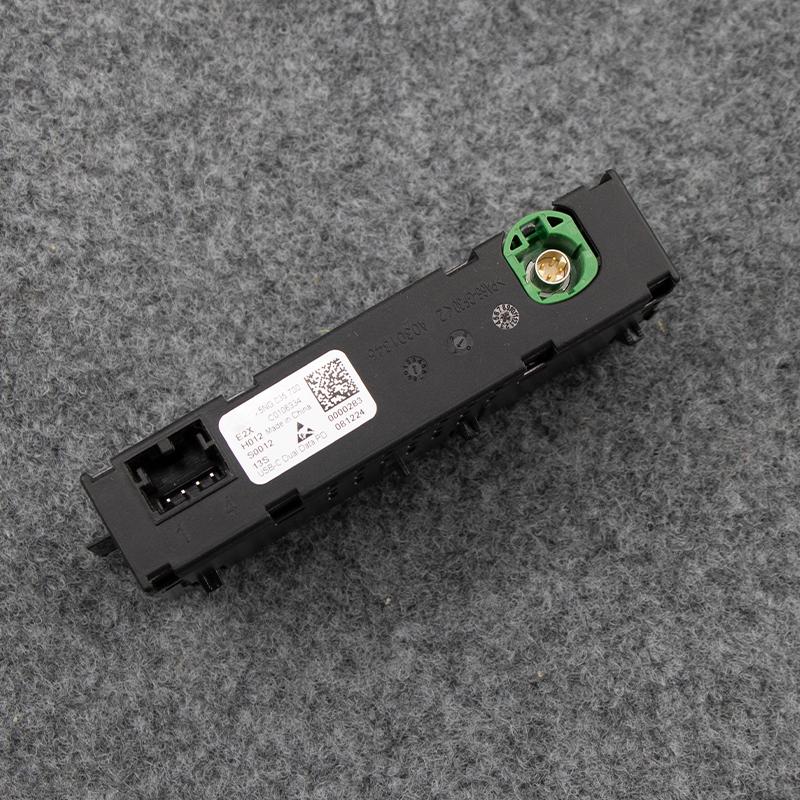 5NG 035 700 For VW Golf 8 MK8 ID3 ID4 ID6 Tiguan MK3 45w USB Type-C Front Fast Charging Switch Interface Charging Plug 5NG035700