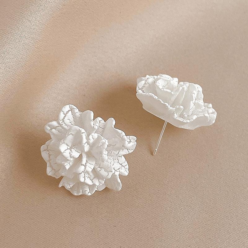Fashion White Flower Earrings for Women Trendy Crystal Acrylic Pearl Long Tassel Drop Earrings Temperament Party Gift Jewelry