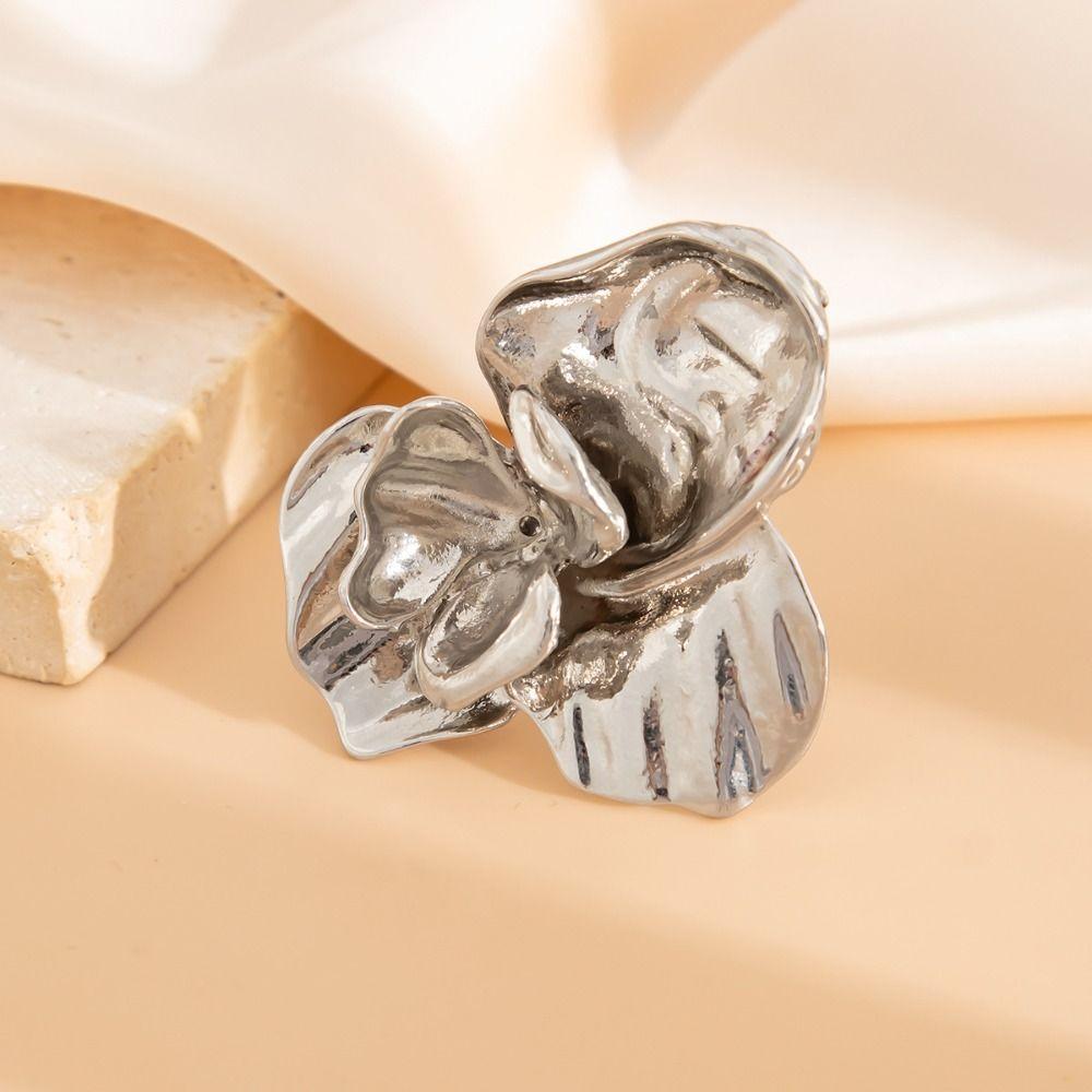 Преувеличенное открытое кольцо с нерегулярным орнаментом на руке, креативное цветочное кольцо для женщин