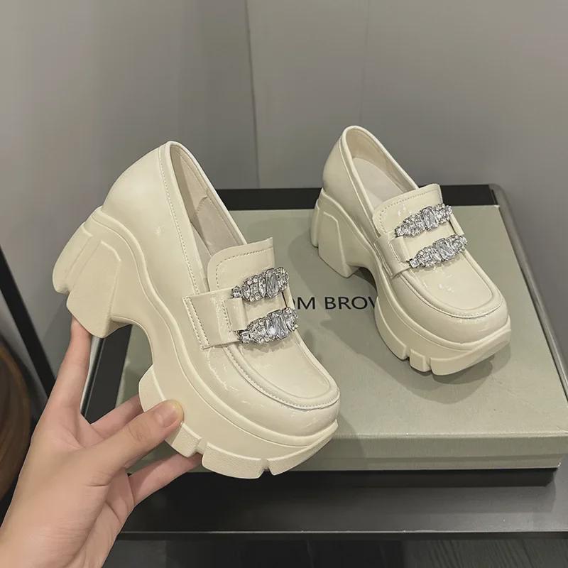 Женские весенние туфли-лоферы 2025 года на толстой подошве с внутренней высотой и небольшой платформой