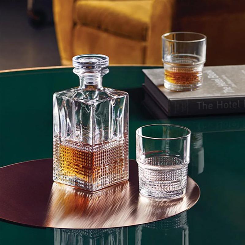 Verona Crystal Glass Whiskey Decanter, 750ml, Perfect for Bartenders, Home Use and Gifts