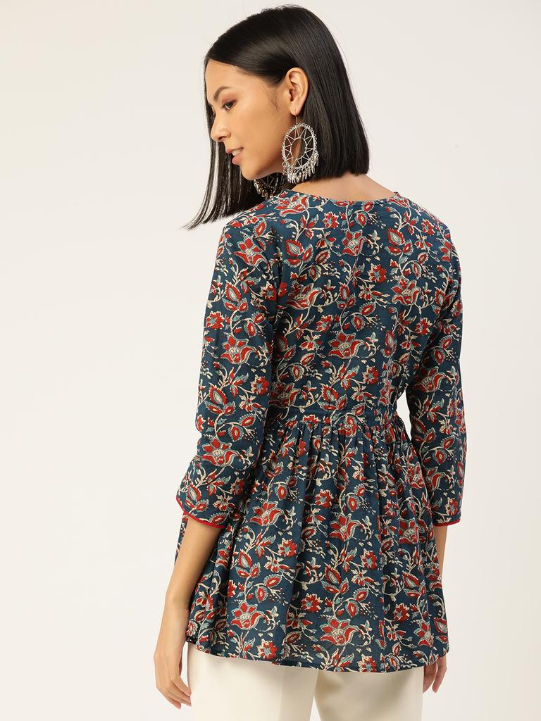 Женский темно-синий топ с запахом и принтом