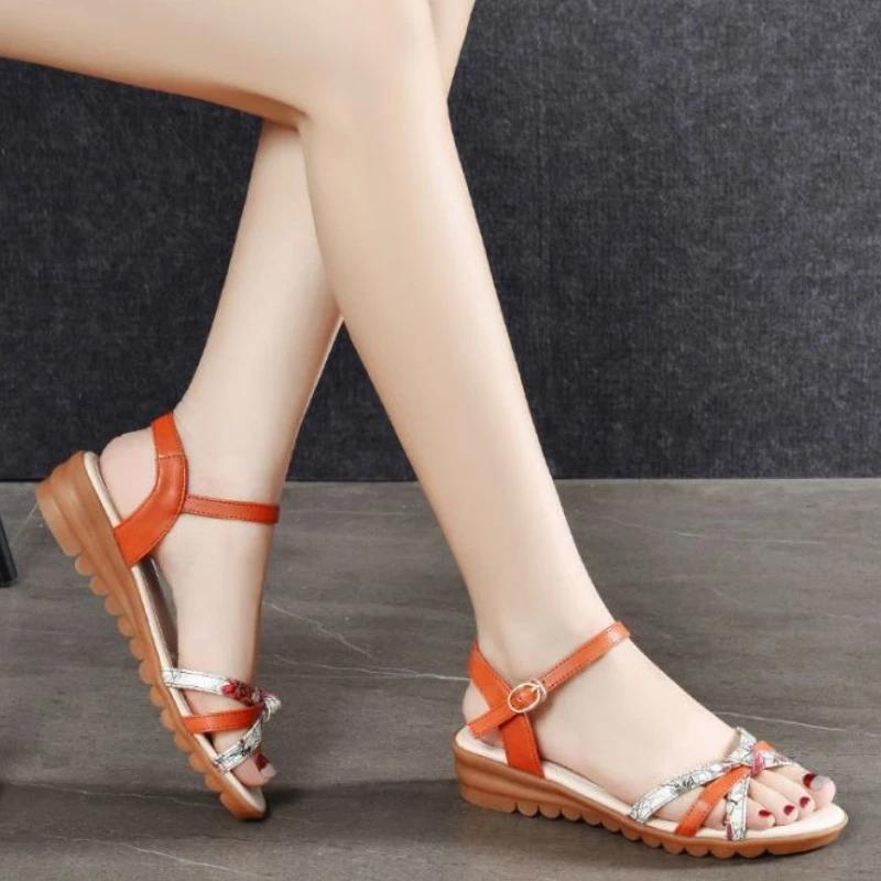 Мода с низким каблуком Пряжки Женская обувь Высококачественная обувь 2025 Роскошные трендовые сандалии для женщин Повседневные винтажные Предложение Сандалии на распродаже