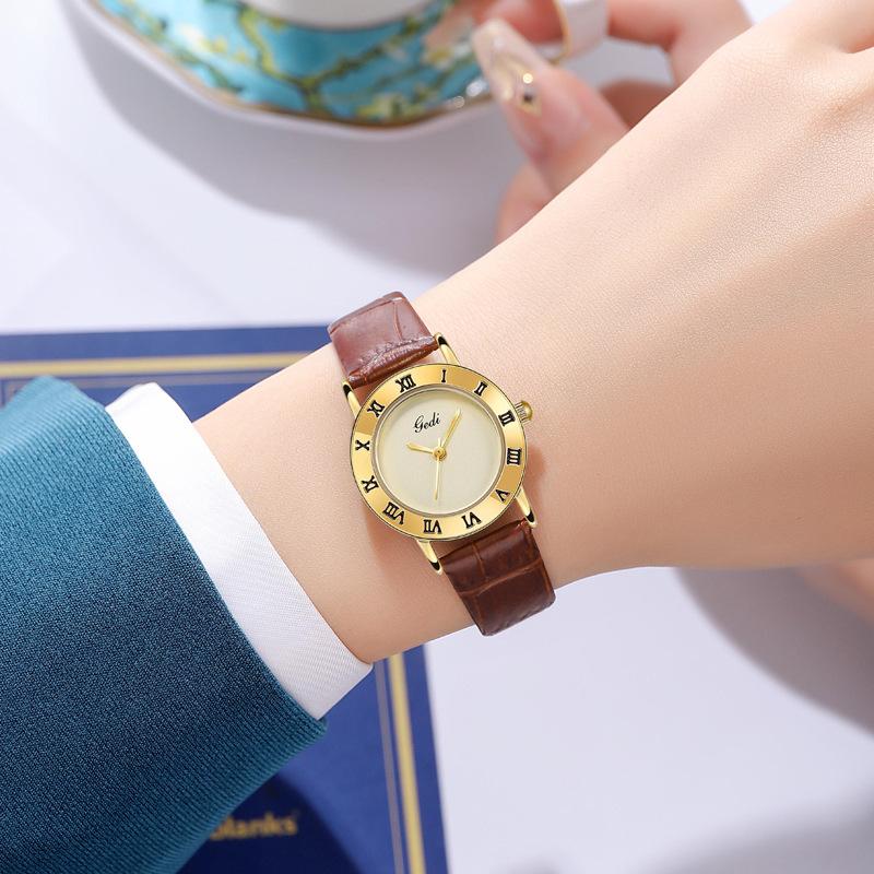 Retro Light Luxury Leather Watch Women'S Simple Temperament Quartz Watch Women'S High Value Waterproof Belt Watch