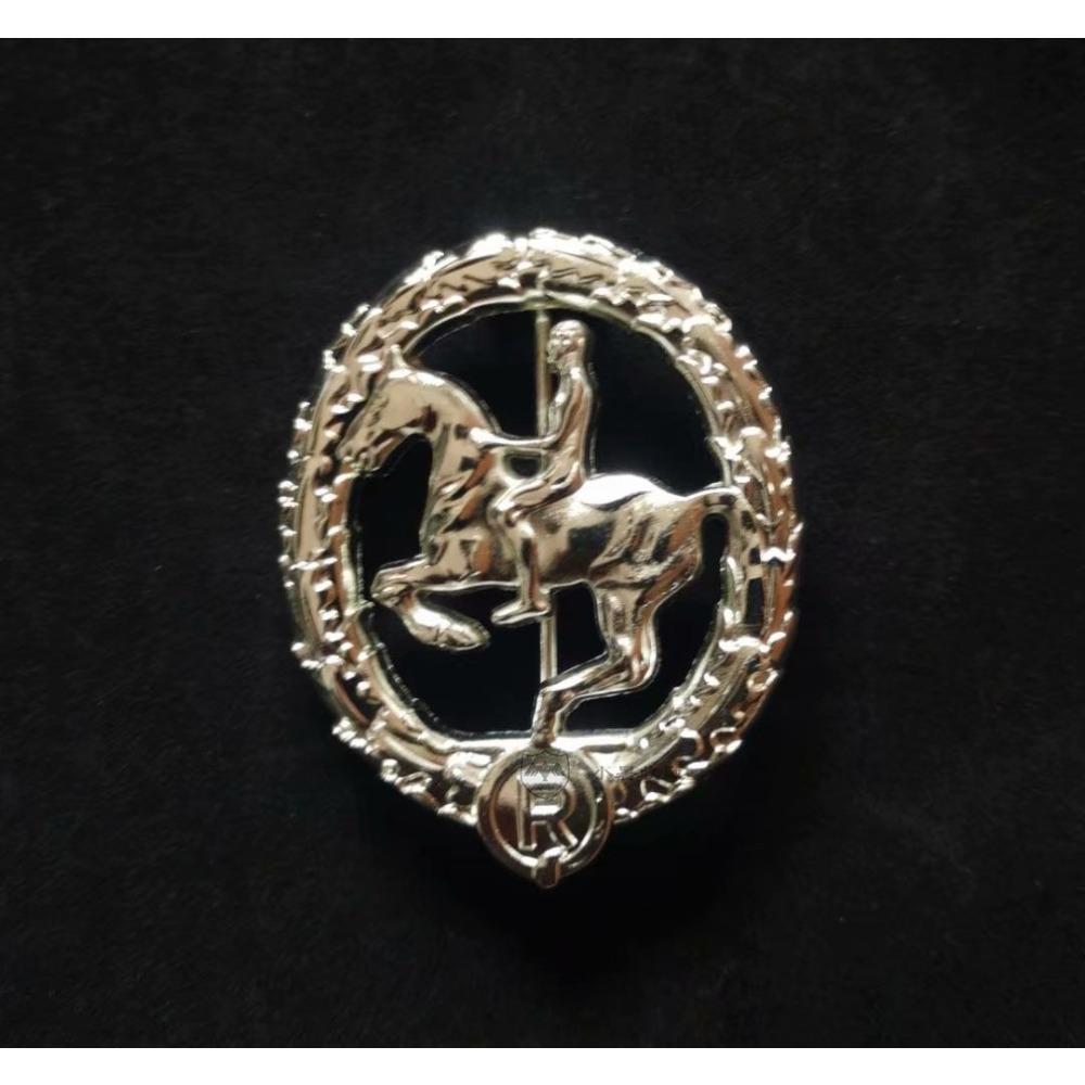 Золотые, серебряные и бронзовые значки классического конного спорта из европейских национальных коллекций Немецкие памятные медали