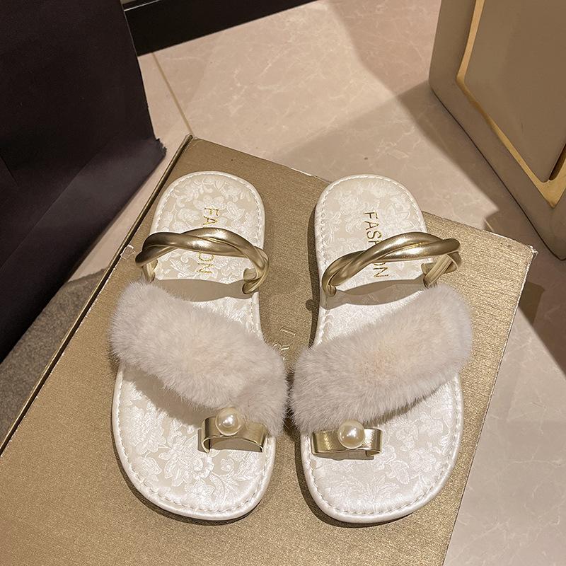 Niche High-end Flat-bottomed Slippers for Women's Outerwear 2025 Summer New Fashion Casual Cover Toe Beach Sandals