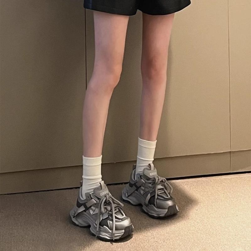 Европейские дышащие кроссовки интернет-знаменитости для папы женские 2025 весна и лето новая кожаная платформа спортивная повседневная обувь универсальные кроссовки для бега