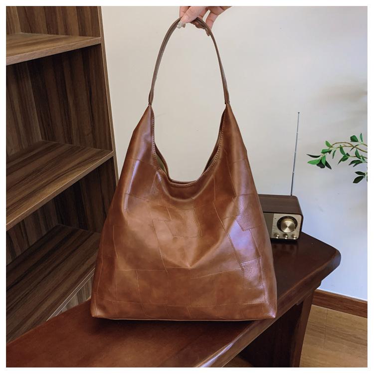 Повседневная мягкая сумка большой вместимости женская 2024 осень новая сумка через плечо в иностранном стиле текстурная сумка-тоут