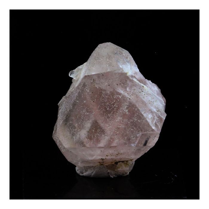 Pierres et Minéraux. Fluorite rose. 15.0 ct. Massif du Mont-Blanc, Haute-Savoie, France.