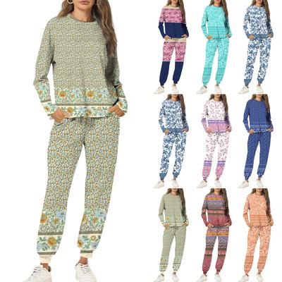 Комплекты для женщин из 2 предметов: футболки с круглым вырезом и длинным рукавом, принтованные спортивные брюки с карманами