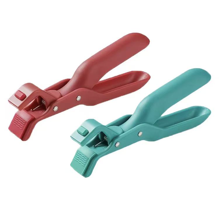 Multi-Purpose Anti-Scald Tool for Bowls, Plates, Pans, Serving as Holder, 2 Counts Hot Plate Gripper, Clip in Kitchen Red & Green.