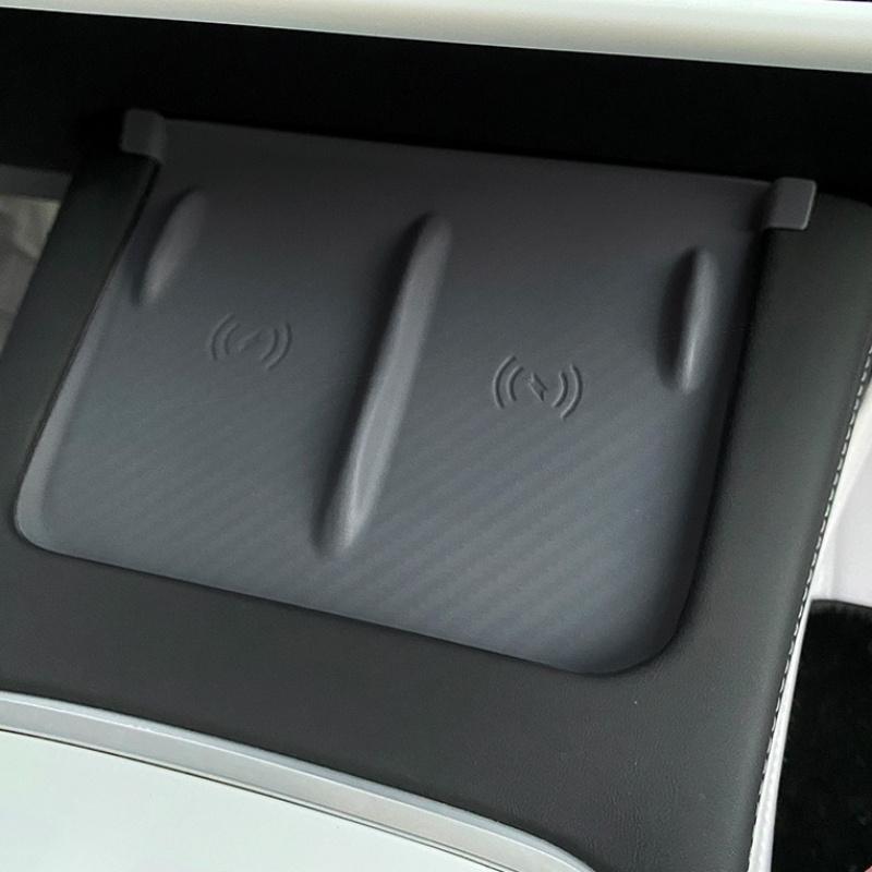 Силиконовый коврик для беспроводной зарядки на центральной консоли, силиконовый чехол для панели беспроводной зарядки, детали из углеродного волокна