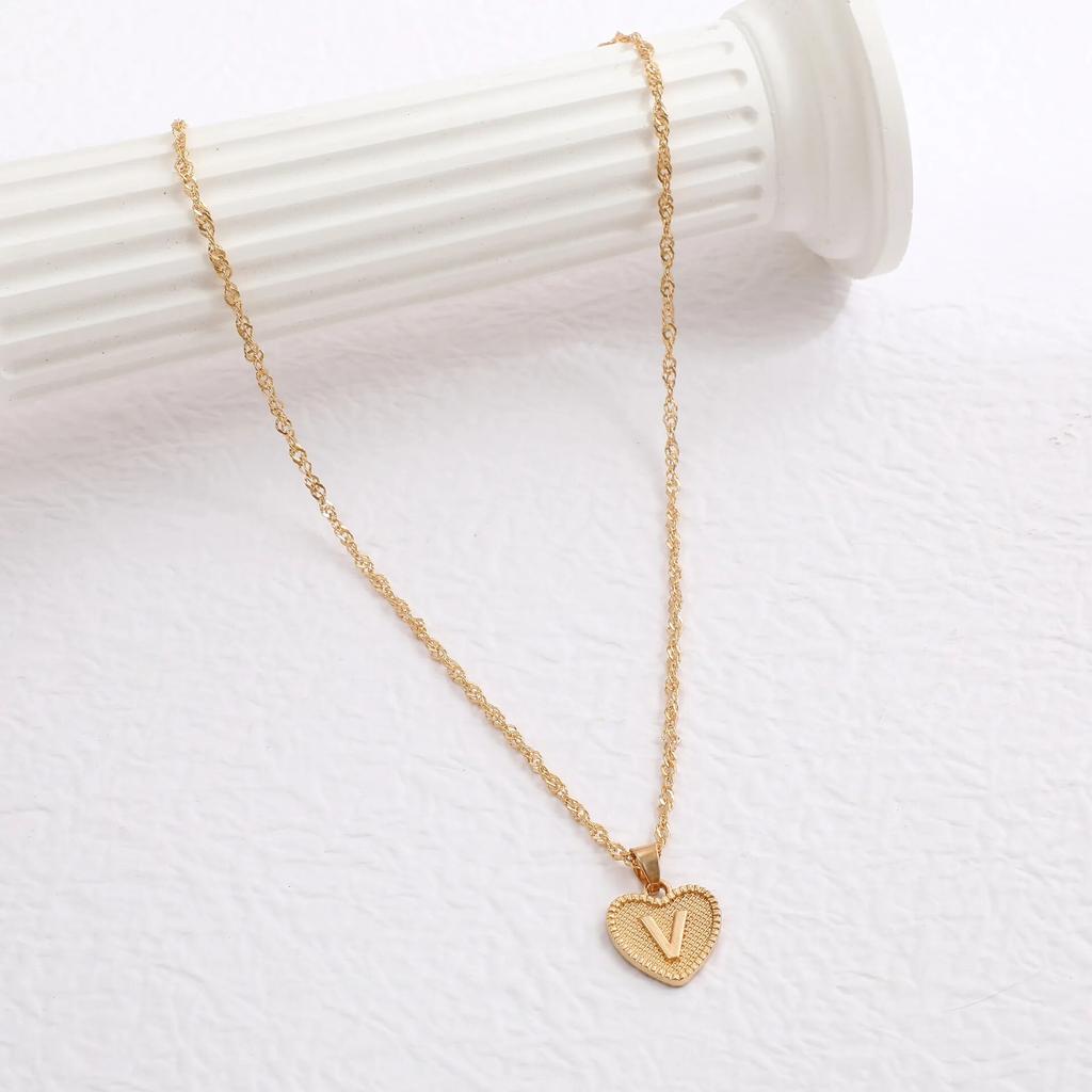 A-Z 26 Initials Name Necklaces Heart Pendant Letter Alphabets Necklace for Women 2023 Female Choker Chains Jewelry Trendy Gifts