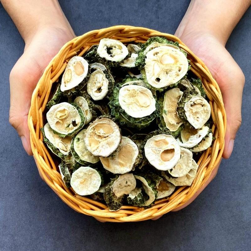 Сушеная горькая дыня, 1 кг, 1 штука, выращенная и высушенная в домашних условиях.
