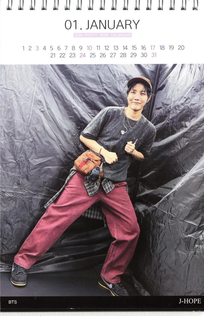 Фото настольный календарь J-HOPE 2026–2027 (24,5 × 15,0 см, 26 страниц) + Набор из 12 наклеек