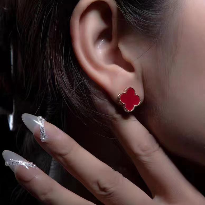 Большие серьги с четырьмя лепестками клевера, нишевый дизайн, чувство сотни со старшими, легкие, роскошные, темпераментные, простые милые серьги, женские серьги