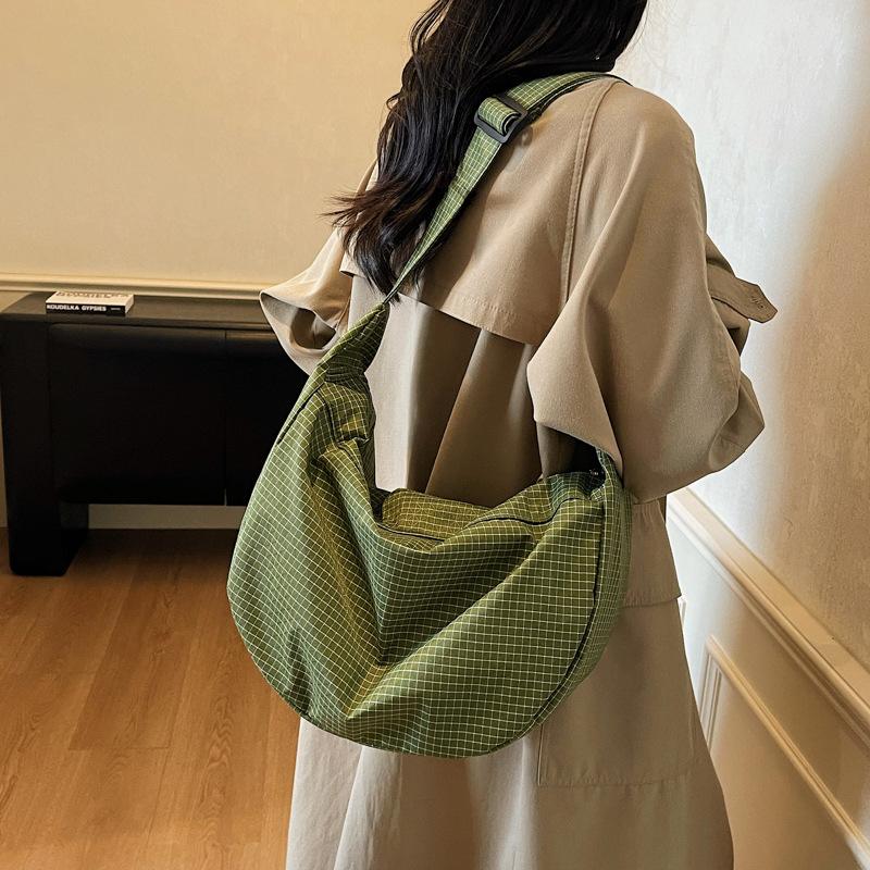2025 осень новая корейская версия модная сумка-пельмень повседневная большая вместимость простая сумка через плечо модная зарубежная сумка-мессенджер