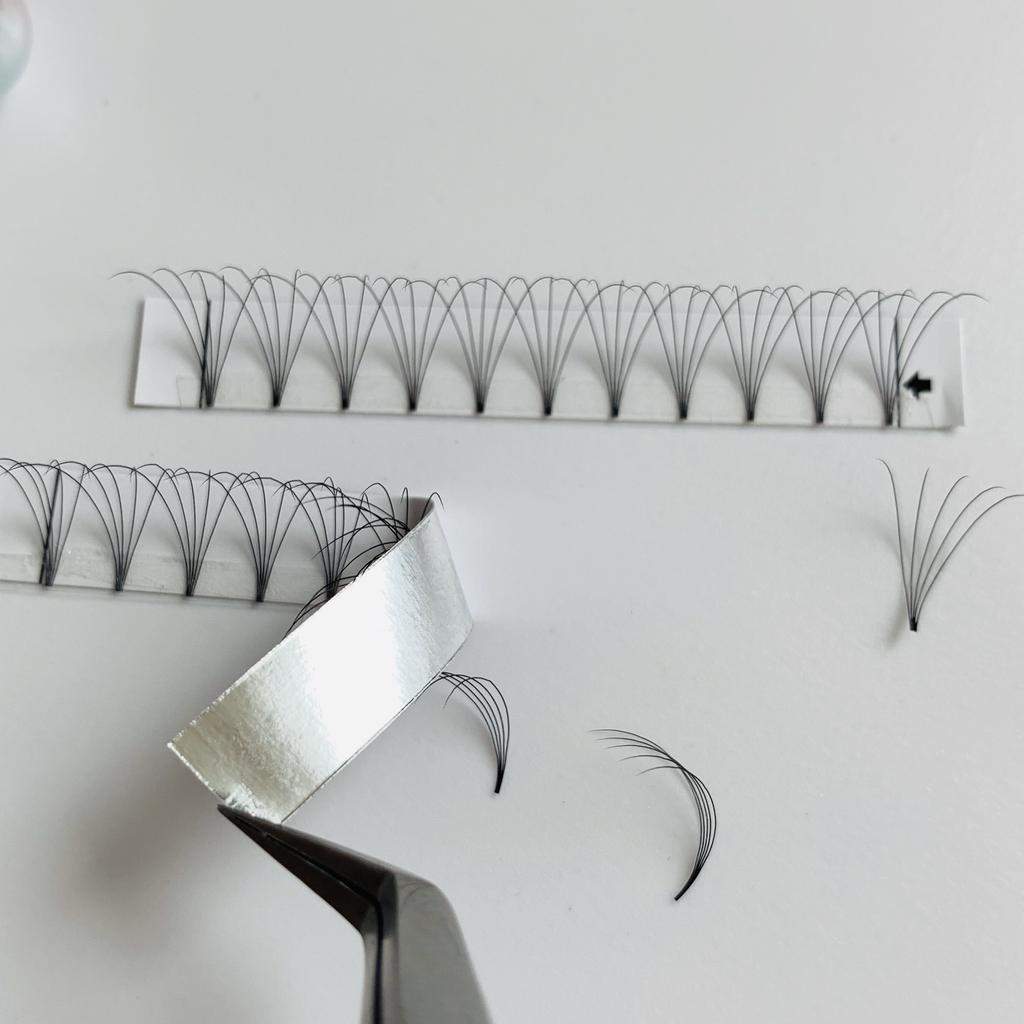 Korean Eyelash Extensions 3D 4D 5D 6D ultra Dark Black Pre Fanned Eyelash Extension