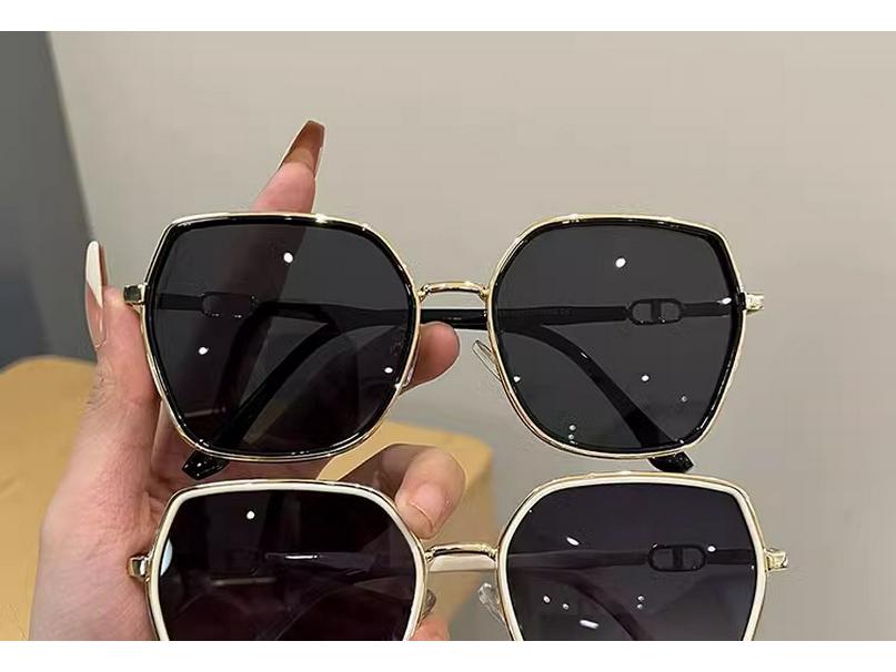 Женские модные солнцезащитные очки 2024 года на лето с большой оправой и защитой от УФ-лучей