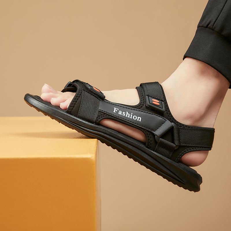 Летние сандалии мужские новые модные модные универсальные мужские пляжные туфли с мягкой подошвой для отдыха на открытом воздухе