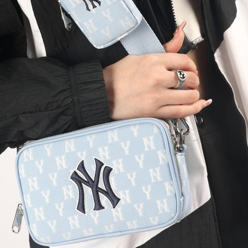 MLB Сумка из коллекции Monogram, полиэстер, комбинированная, сумка для камеры, сумка через плечо, сумка на плечо, унисекс, цвет «Дымчато-синий белый», повседневная
