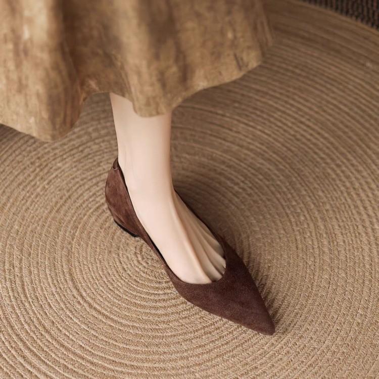 French Retro Shallow Mouth Single Shoes Women's Pointed 2025 New Leather Shoes Spring and Autumn Versatile Women's Shoes Inner Height Increase Work S