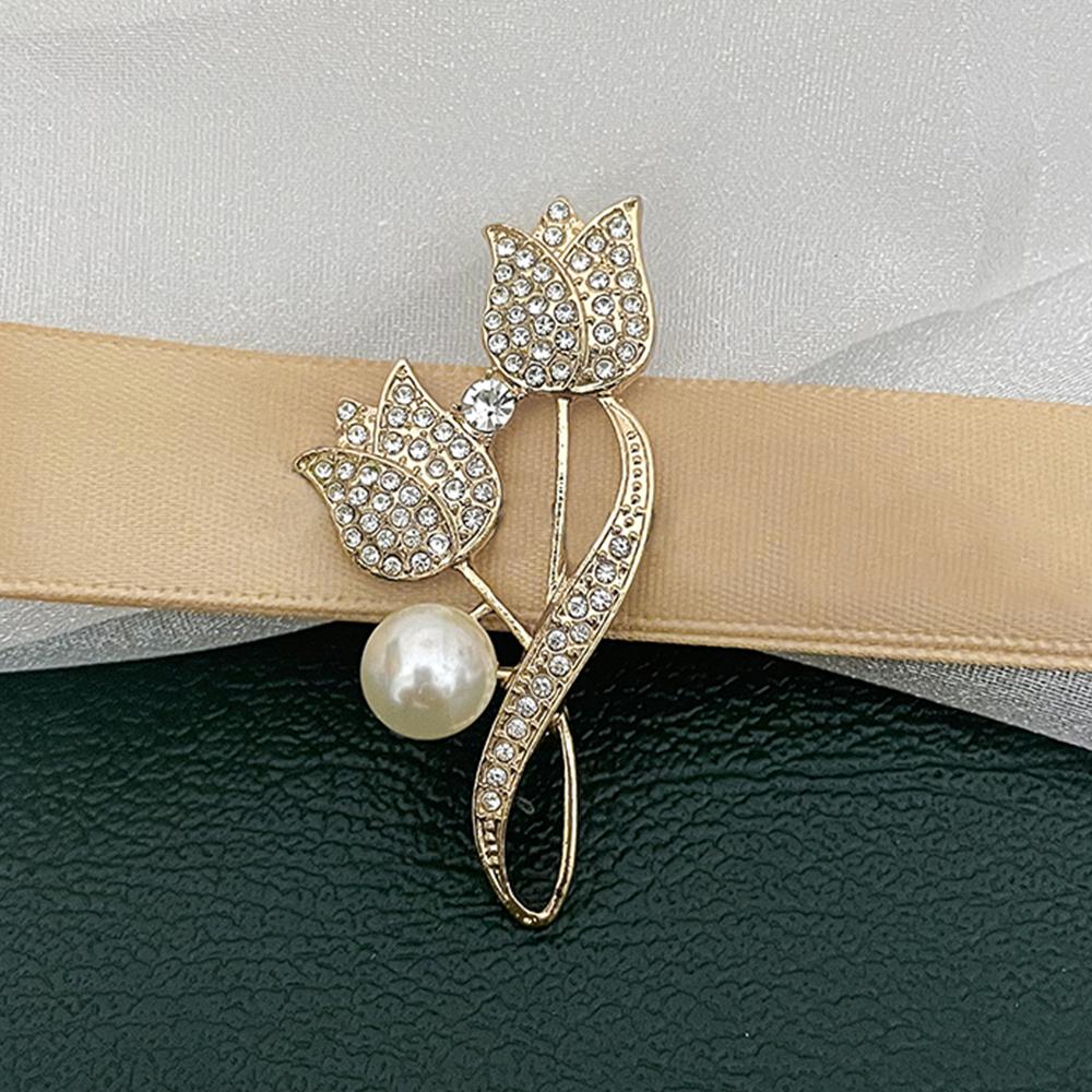 Fashion Crystal Red Cherry Brooches For Women Clothing Cute Alloy Crystal Fruit Enamel Pins Party Jewelry Gifts