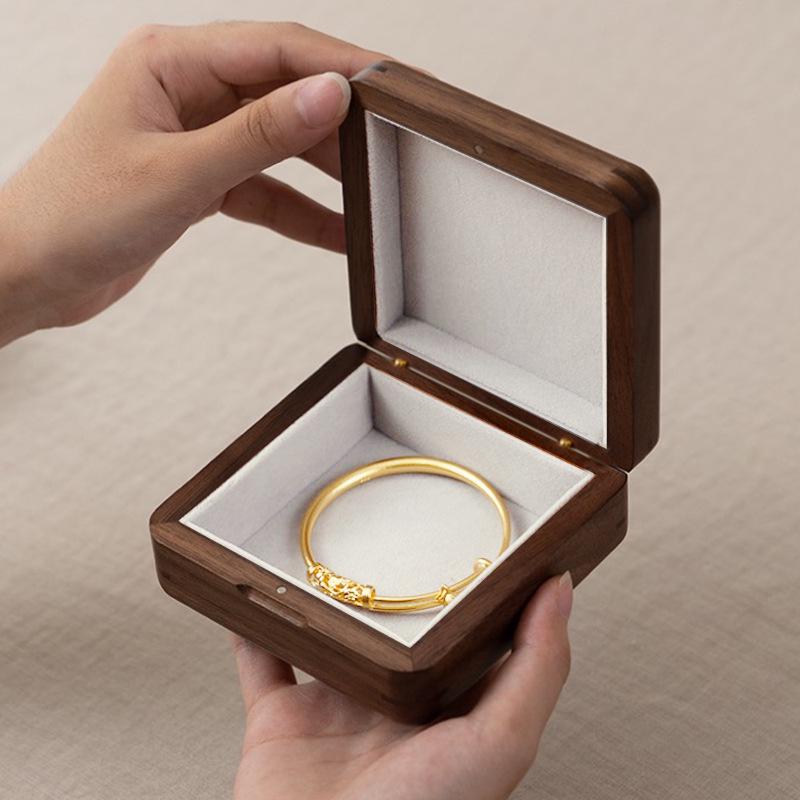 Изысканная шкатулка для украшений из черного ореха и бархата: Хранилище из массива дерева для колец и серег