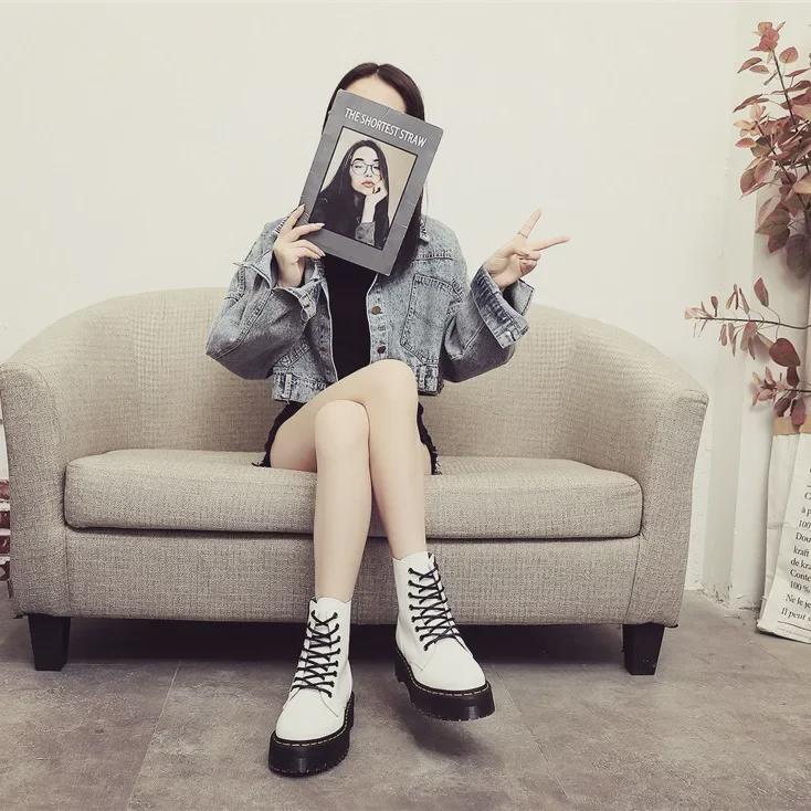 European & American 8-Hole Thick-Soled Motorcycle Boots, Women's British Style, Side Zipper, Platform Lace-Up Ankle Work Boots.