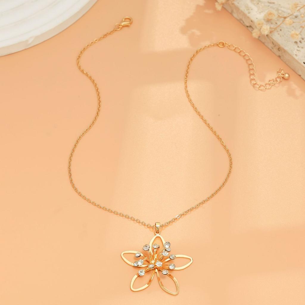 Accessories Fashion Metal Hollow Diamond Flower Necklace Earrings Temperament Elegant Bracelet Ring Set