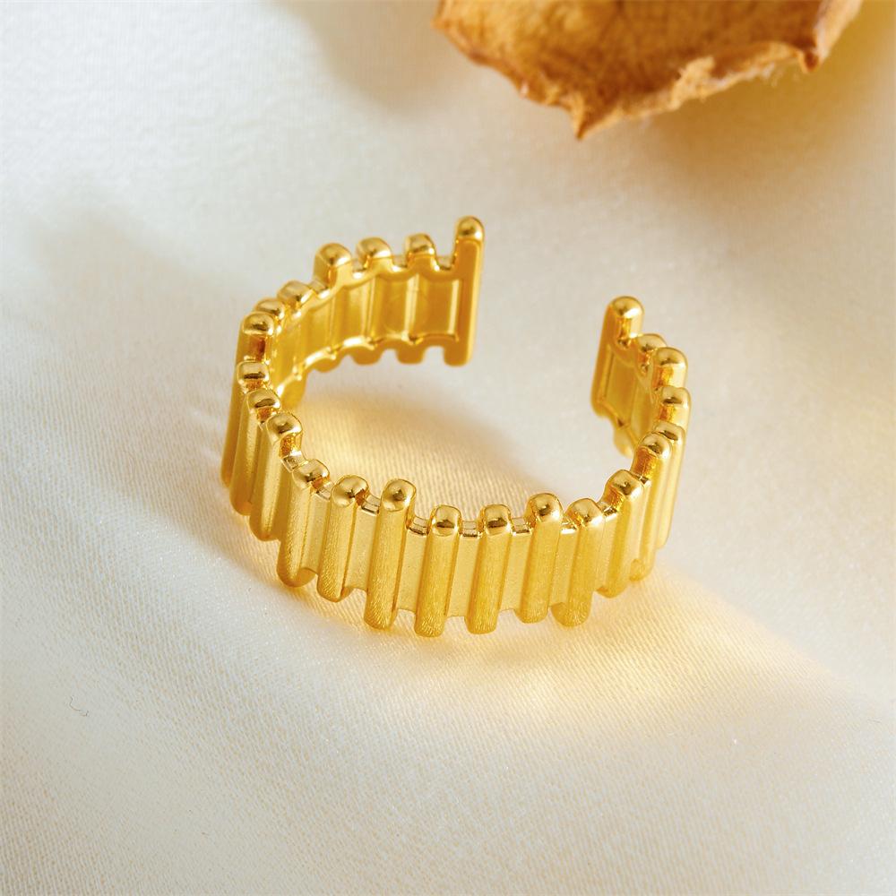 Fashion Light Luxury Retro Stainless Steel Open Ring for Women Does Not Fade Hollow Niche Design Sense Adjustable Finger