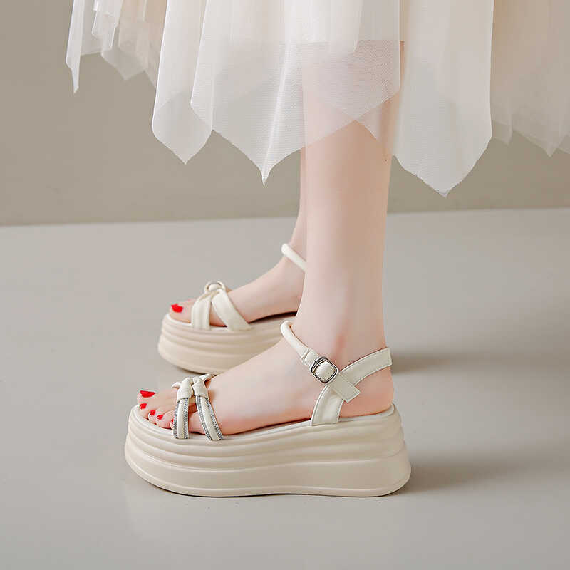 Босоножки на платформе женские летние 2024 новые модные туфли-маффины со стразами и юбками универсальные римские туфли для увеличения роста невысоких людей