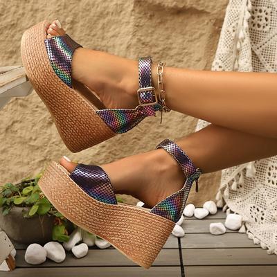 2025 Новые сандалии на танкетке из лакированной кожи для женщин, летние сандалии на массивной платформе, женские нескользящие туфли на толстой подошве для пляжа