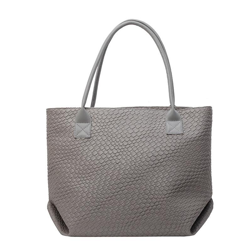 A Korean version of large-capacity commuter tote bag, fashionable niche shoulder bag, simple hand-carried armpit bag for work