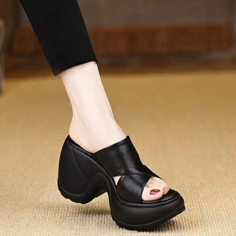 Модные шлепанцы на платформе Женские Летние для улицы Клиновидные Модные шлепанцы Небольшое увеличение роста Универсальные Ленивые сандалии и шлепанцы