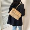Stylish Large Capacity Women's Shoulder Bag Trendy Crossbody Chain Bag For Spring Fashion