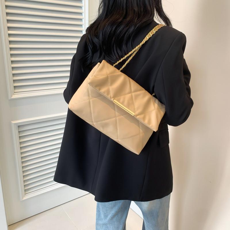 Stylish Large Capacity Women's Shoulder Bag Trendy Crossbody Chain Bag For Spring Fashion