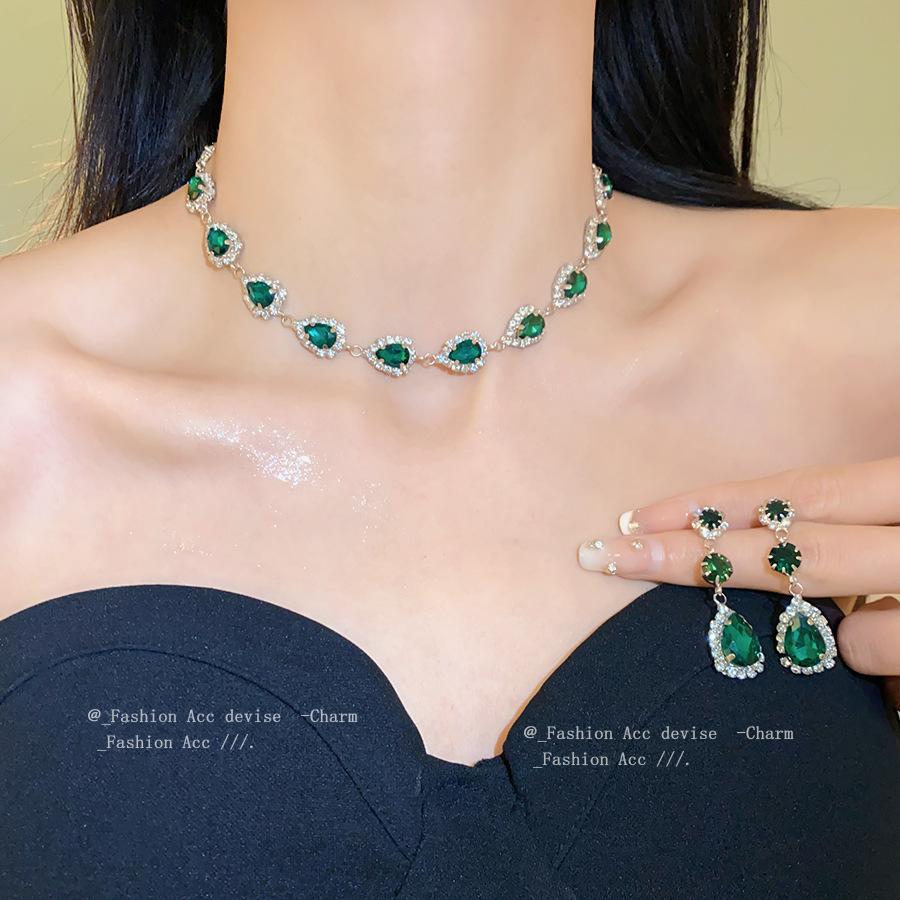 Diamond-encrusted water drop necklace earrings set popular light luxury collarbone chain light luxury high-end temperament jewelry