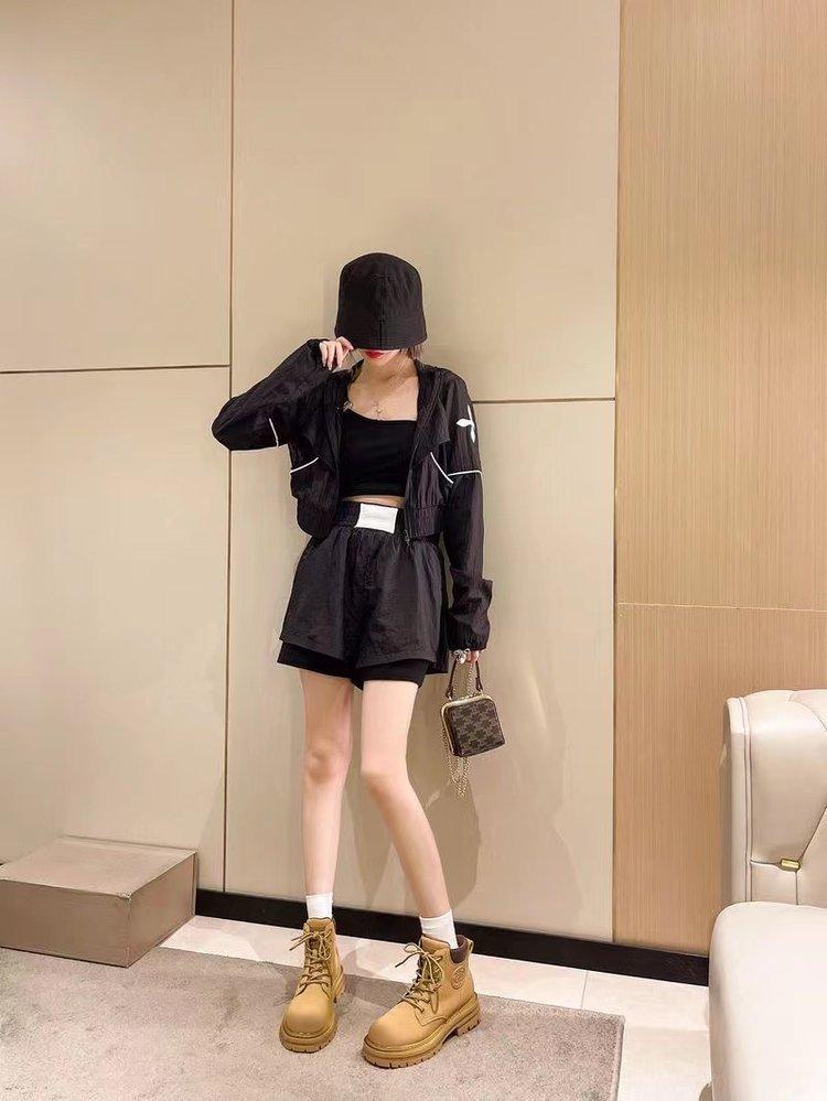 Soft Leather Heightened Platform Martin Boots Women's Small Platform Big Yellow Boots British Style Velvet Bumblebee Short Boots