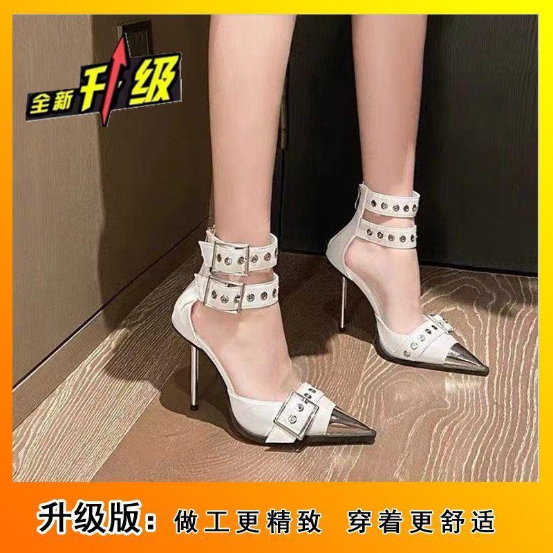 Металлическая пряжка туфли-стилеты женская верхняя одежда 2025 лето и осень новая мода черные остроносые сандалии с заклепками женские