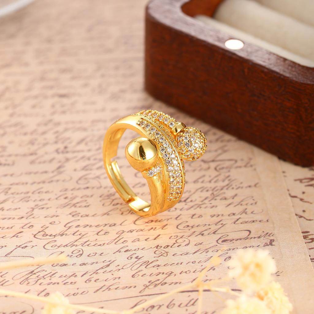 1Luxurious spiral ring fully encrusted with zirconia in gold color Adjustable design Suitable for women's evening dinner anniversary gift jewelry