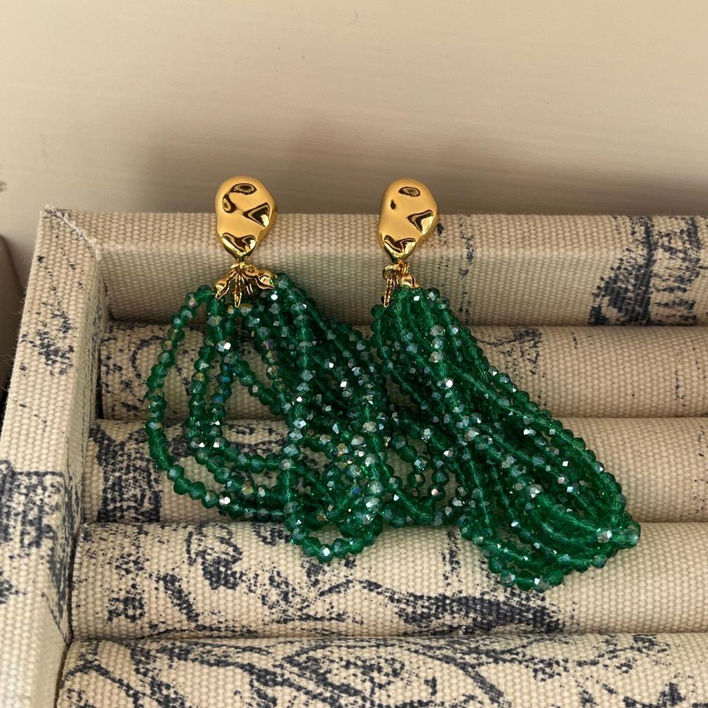 Темпераментные белые акриловые изысканные серьги с бахромой, модные универсальные женские серьги-пусеты французского дизайна, легкая роскошь, высокий класс