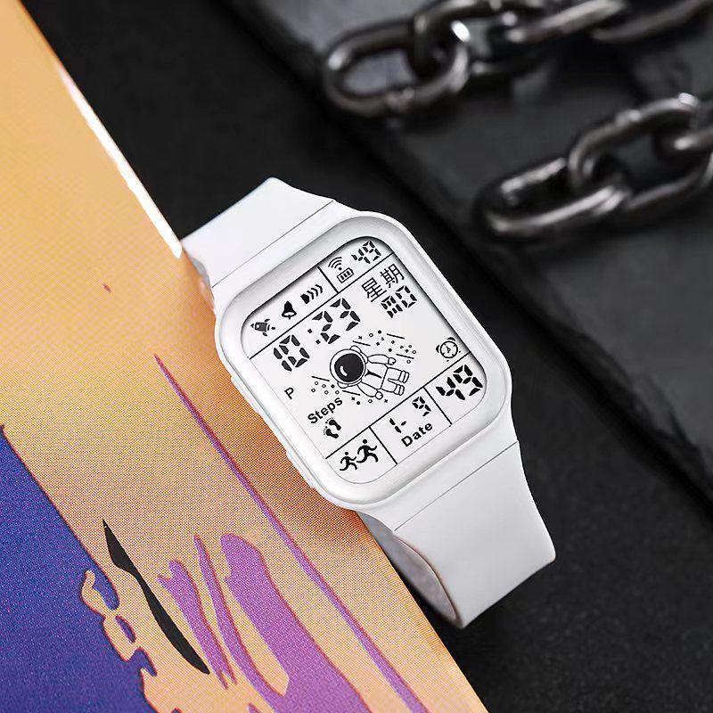 Часы астронавта-студента: Большой экран, календарь, ночник, будильник, секундомер