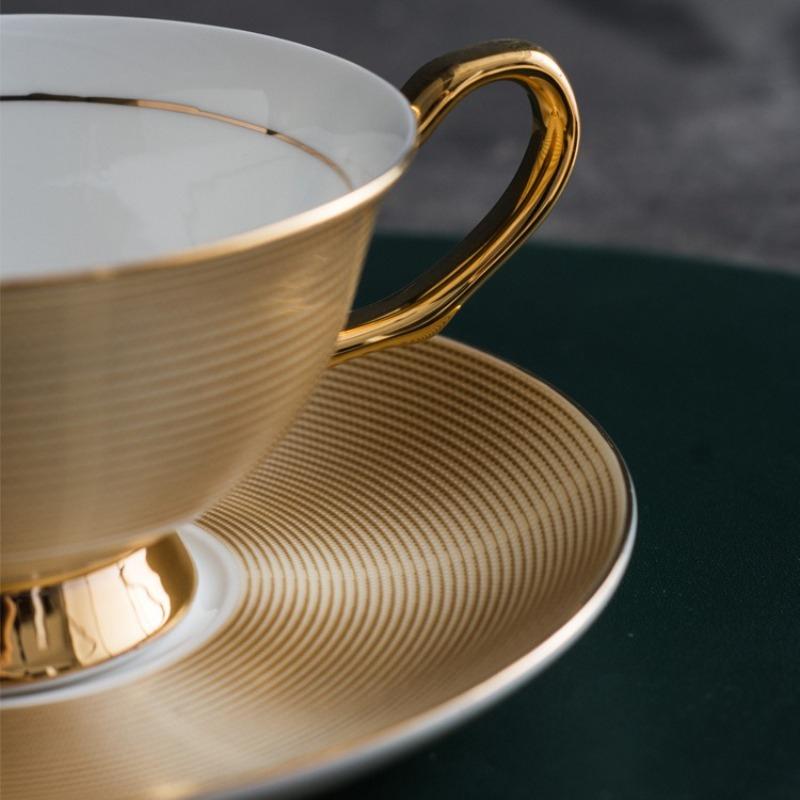 Европейский набор кружек для кофе Керамический чайный сервиз из костяного фарфора Мраморная полоска Роскошные подарки Фарфоровая посуда для напитков Чайные чашки Подарочная коробка для пары