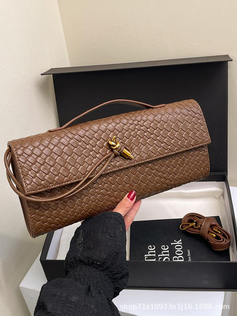 Trendy New Woven Baguette Messenger Bag Texture Retro Portable Women's Bag Simple Light Luxury Shoulder Bag