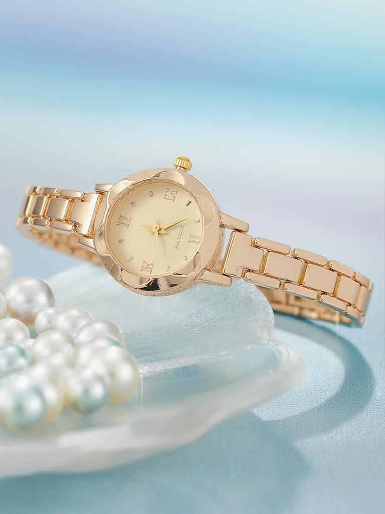 Small Fashion Cute Shape Round Dial Alloy Strap Women's Quartz Watch for Christmas and Halloween Gifts