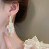 Серьги с лепестками из перламутровой имитации ракушки, геометрические, на серебряной игле, французский винтаж, инстаграм, нишевые серьги